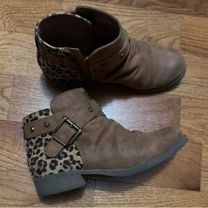 Brown Ankle Boots with Leopard Print Accent